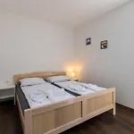 Διαμέρισμα 2 Bedroom Lovely In *