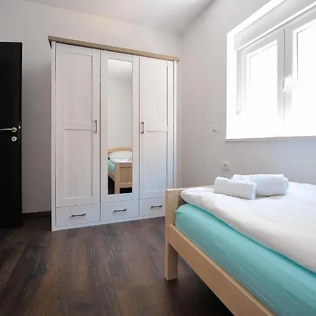 Apartment 2 Bedroom Lovely In *