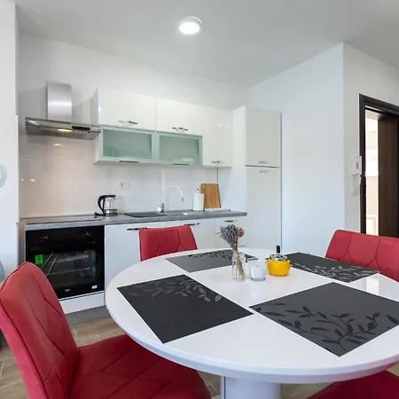 Apartment 2 Bedroom Lovely In *