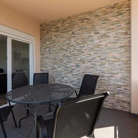 2 Bedroom Lovely In *