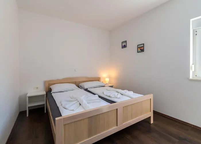 דירה 2 Bedroom Lovely In *