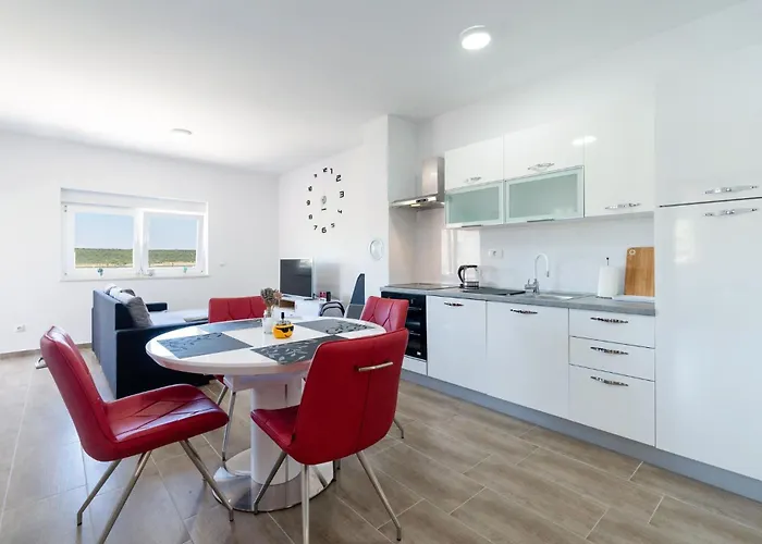 2 Bedroom Lovely In