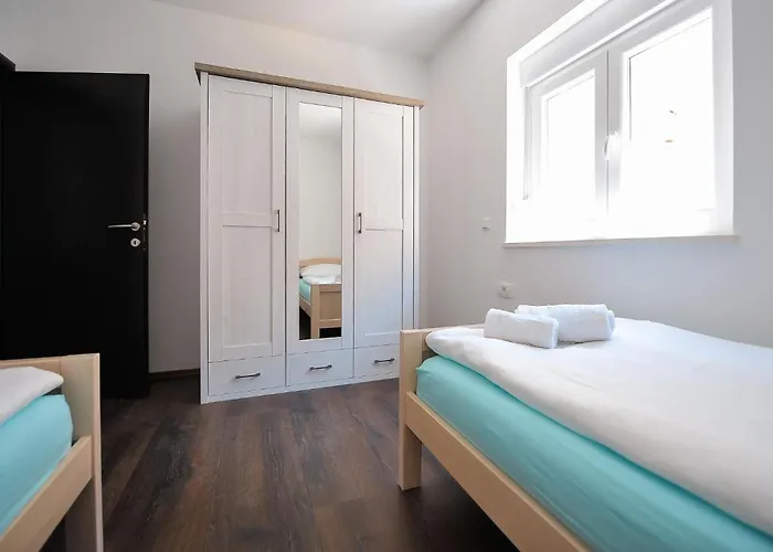דירה 2 Bedroom Lovely In *