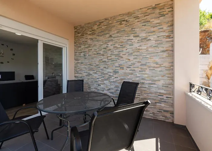 2 Bedroom Lovely In *